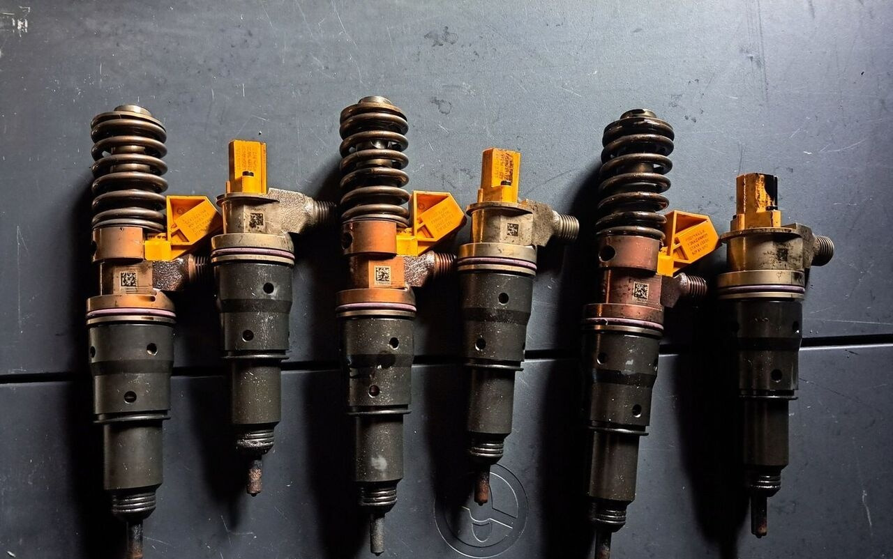 Delphi POMPOWTRYSKIWACZE WTRYSKI VOLVO FM 4 RENAULT GAMA - Injector for Truck: picture 1 Delphi POMPOWTRYSKIWACZE WTRYSKI VOLVO FM 4 RENAULT GAMA - Injector for Truck: picture 1