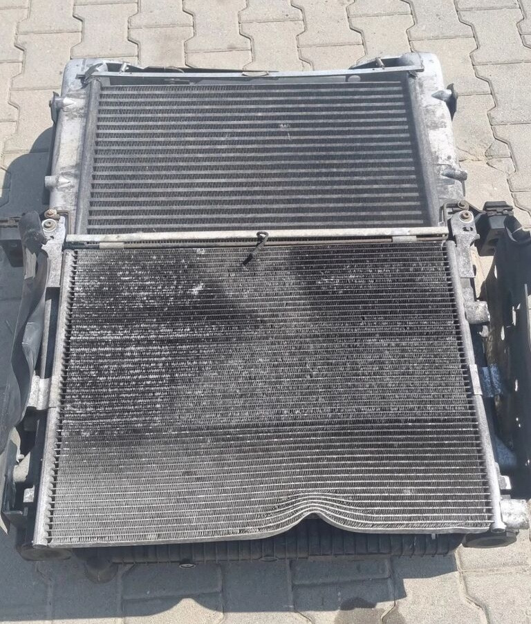 Renault OE Renault RENAULT PREMIUM 2 KERAX LANDER DXI truck - Radiator for Truck: picture 1 Renault OE Renault RENAULT PREMIUM 2 KERAX LANDER DXI truck - Radiator for Truck: picture 1