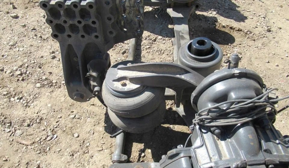 Volvo OŚ PODNOSZONA PODWIESZANA DŹWIGANA RENAULT GAMA T VOLVO FH 4 FM 1111 - Axle and parts for Truck: picture 3 Volvo OŚ PODNOSZONA PODWIESZANA DŹWIGANA RENAULT GAMA T VOLVO FH 4 FM 1111 - Axle and parts for Truck: picture 3