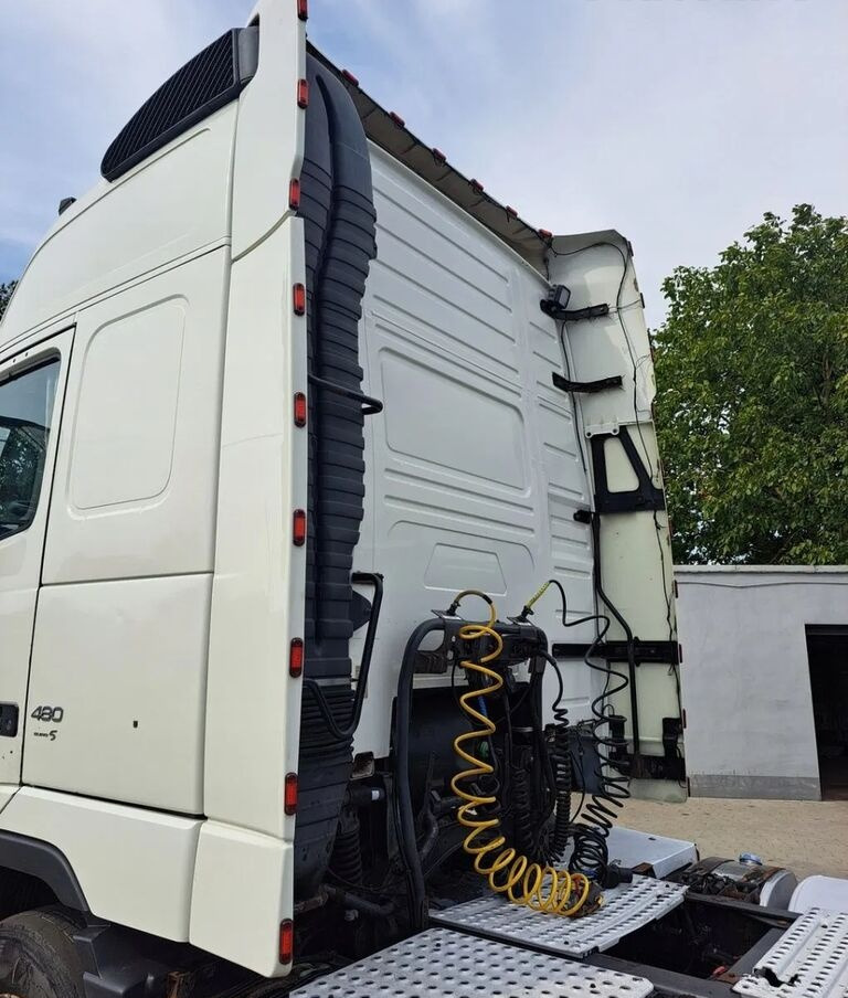 Volvo Y OWIEWKI KABINY KOMPLET FH 12 13 XL ORYGINAŁ Volvo - Aerodynamics/ Spoiler for Truck: picture 5 Volvo Y OWIEWKI KABINY KOMPLET FH 12 13 XL ORYGINAŁ Volvo - Aerodynamics/ Spoiler for Truck: picture 5