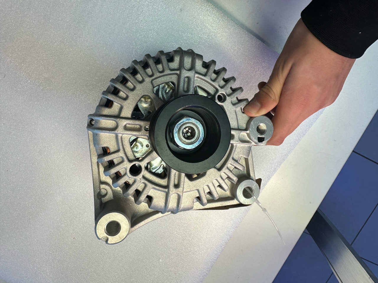 Woda BMW 325, 330, X5 - Alternator for Van: picture 2 Woda BMW 325, 330, X5 - Alternator for Van: picture 2