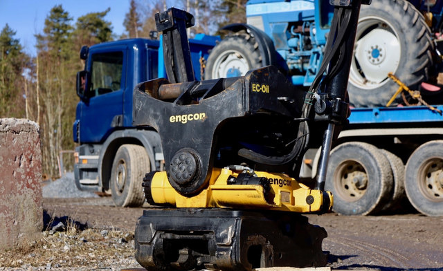 EngconEngcon EC233S-QS80-SS10 - Tiltrotator: picture 2 EngconEngcon EC233S-QS80-SS10 - Tiltrotator: picture 2