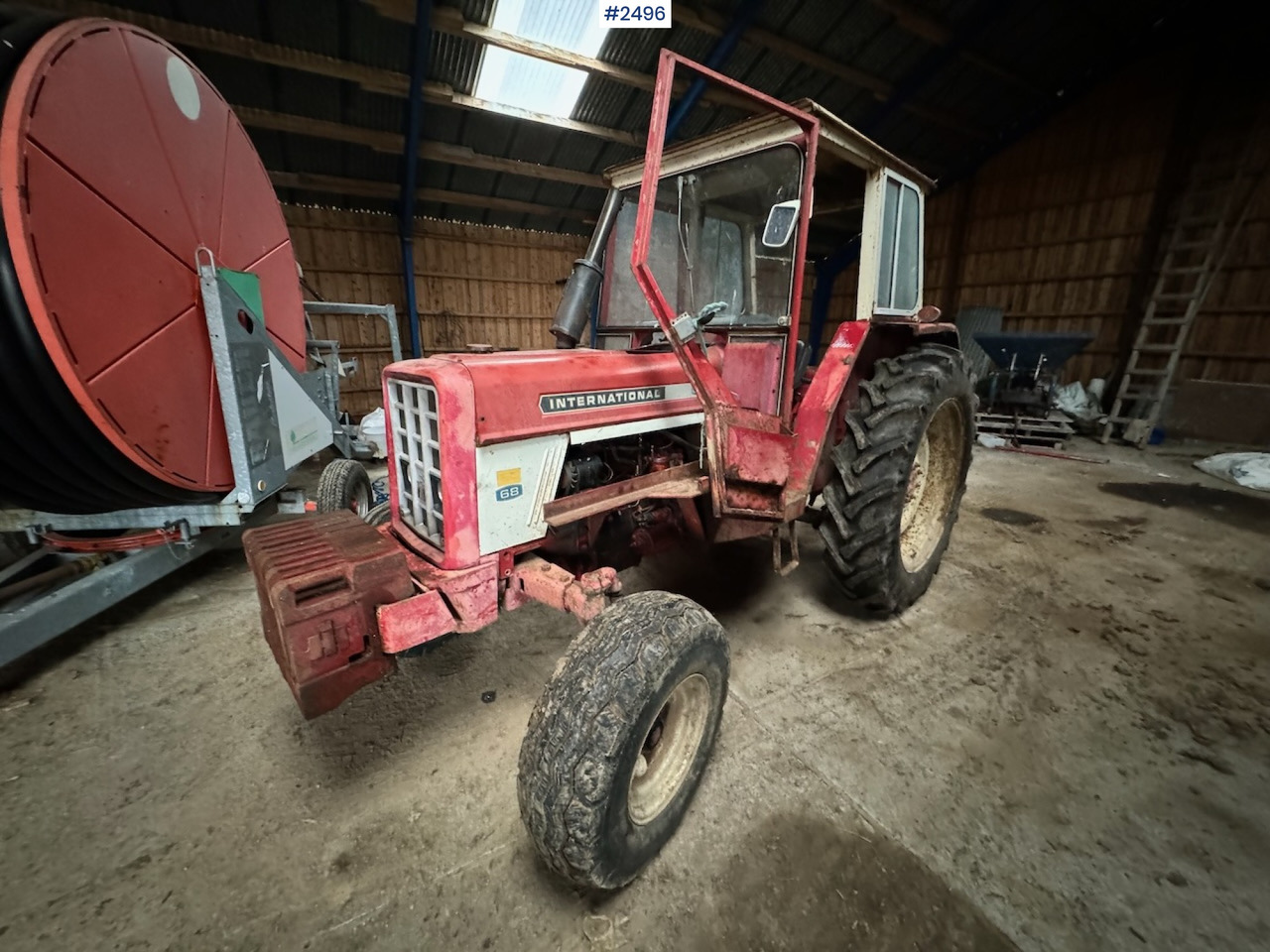 1972 International 574 w/front loader - Farm tractor: picture 2 1972 International 574 w/front loader - Farm tractor: picture 2