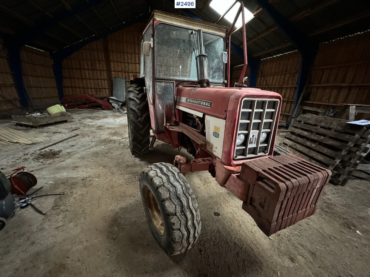 1972 International 574 w/front loader - Farm tractor: picture 4 1972 International 574 w/front loader - Farm tractor: picture 4