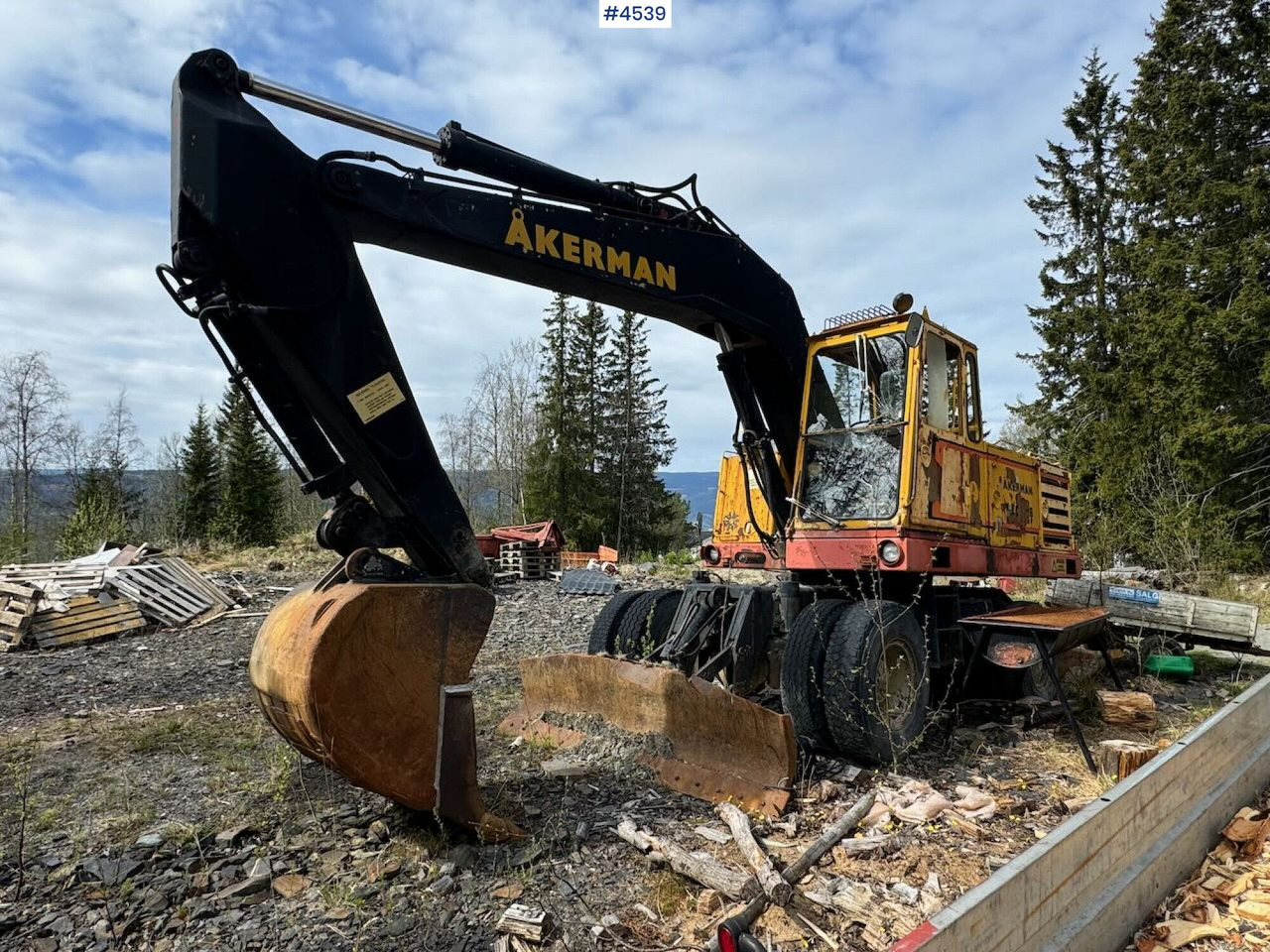 1979 Åkerman H9 Wheeled excavator w/ bucket. Repair object. - Excavator: picture 1 1979 Åkerman H9 Wheeled excavator w/ bucket. Repair object. - Excavator: picture 1