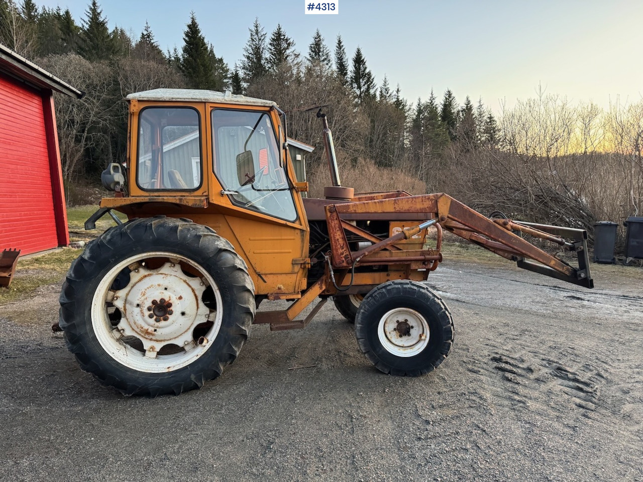 1980 Valmet 602 m/ frontlaster - Farm tractor: picture 1 1980 Valmet 602 m/ frontlaster - Farm tractor: picture 1