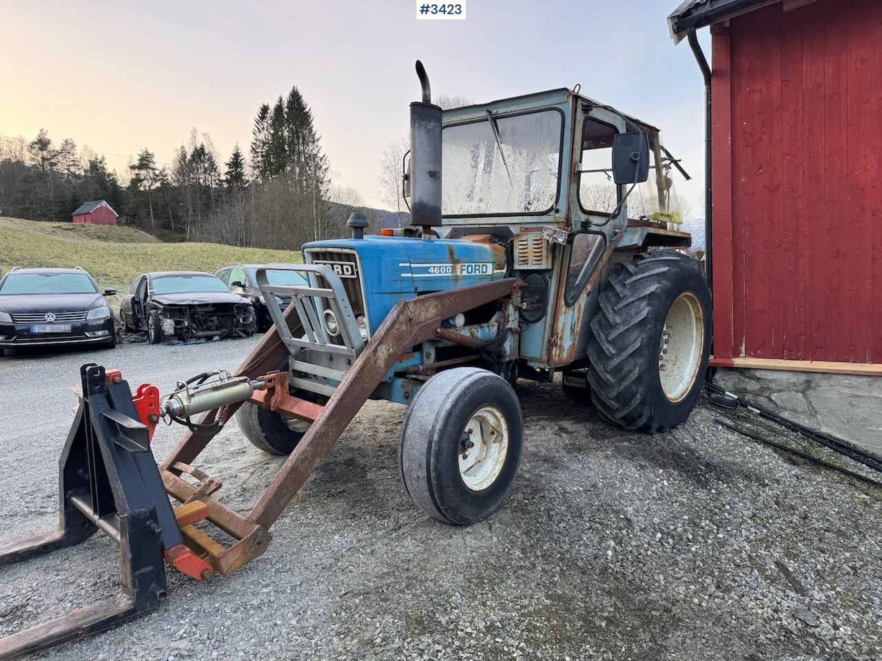 1981 Ford 4600 w/front loader, bucket and pallet fork. - Farm tractor: picture 1 1981 Ford 4600 w/front loader, bucket and pallet fork. - Farm tractor: picture 1