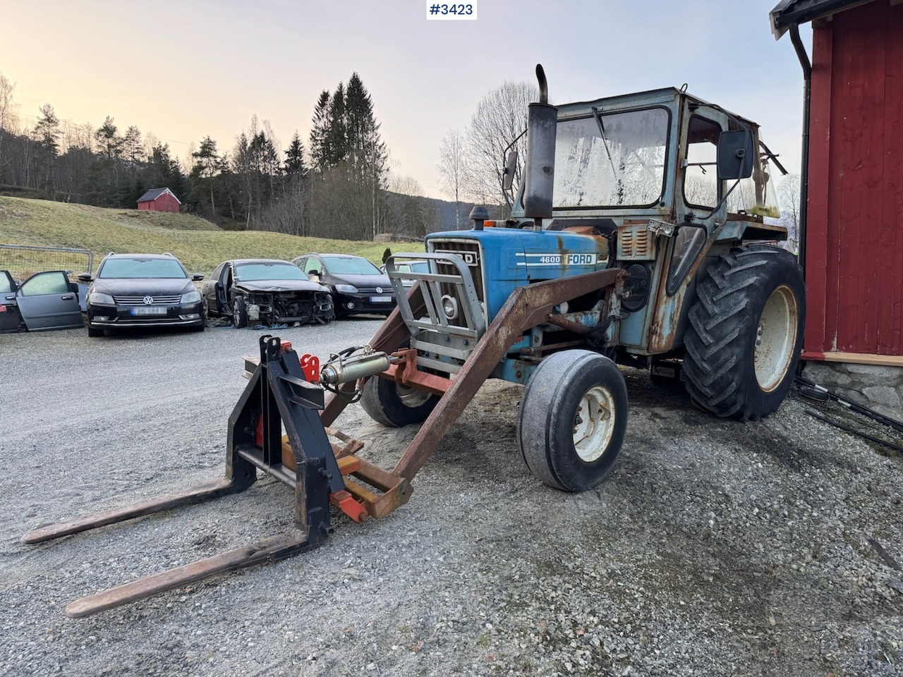 1981 Ford 4600 w/front loader, bucket and pallet fork. - Farm tractor: picture 2 1981 Ford 4600 w/front loader, bucket and pallet fork. - Farm tractor: picture 2