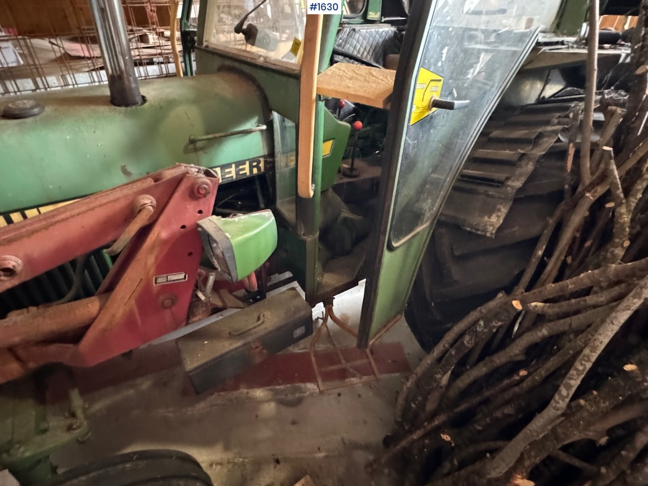 1981 John Deere 1040 w/ front loader & triangle - Farm tractor: picture 3 1981 John Deere 1040 w/ front loader & triangle - Farm tractor: picture 3