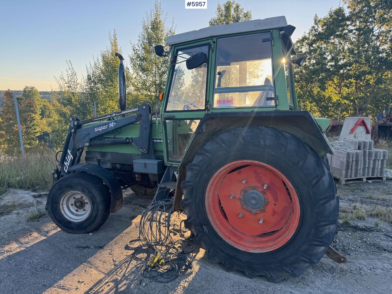 1982 Fendt 306LS 4x2 with front loader - Farm tractor: picture 4 1982 Fendt 306LS 4x2 with front loader - Farm tractor: picture 4