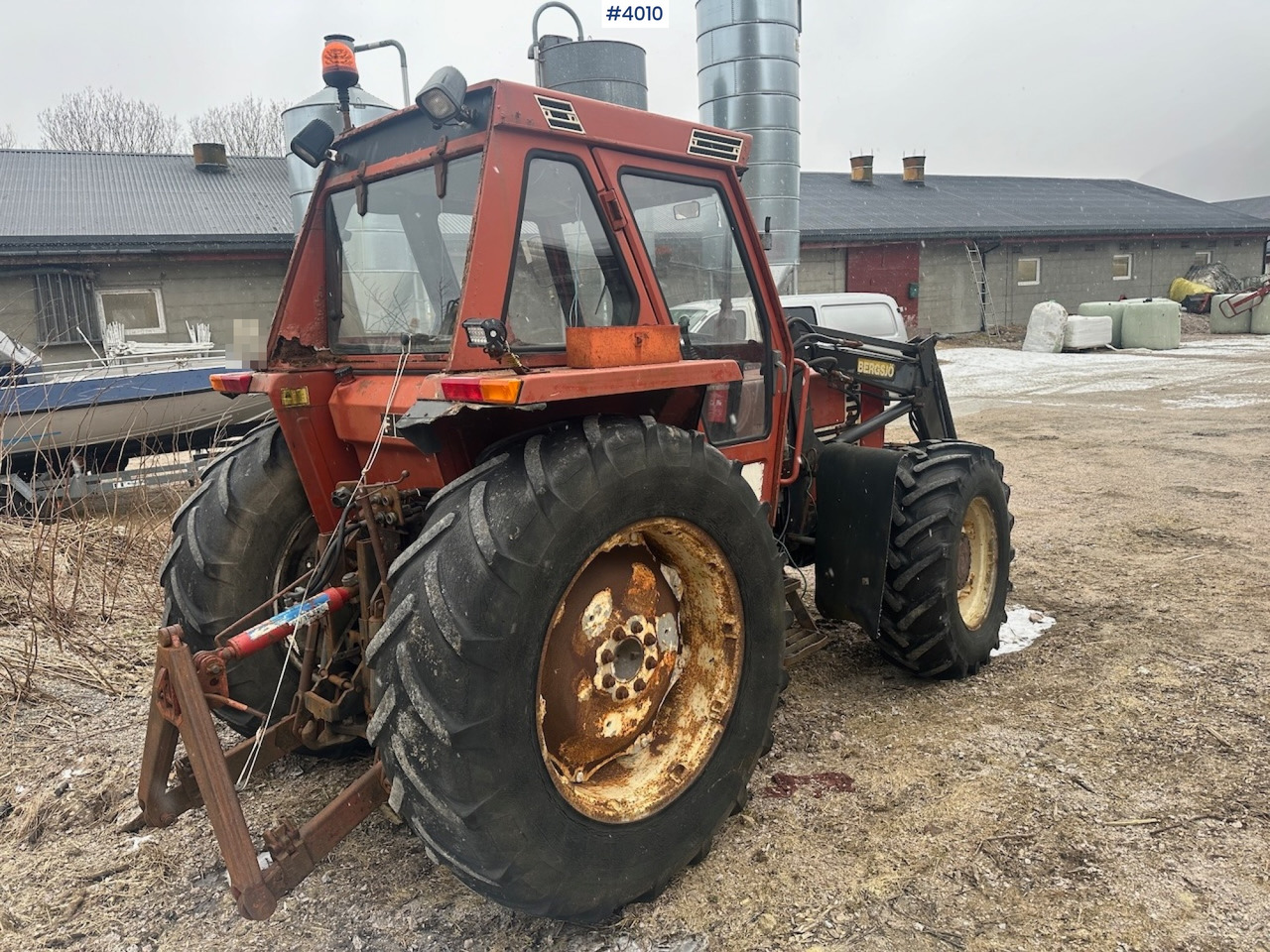 1982 Fiat 780 DT w/ front loader, snow shovel, chains, top link, triangle and extra set of twin wheels. - Farm tractor: picture 4 1982 Fiat 780 DT w/ front loader, snow shovel, chains, top link, triangle and extra set of twin wheels. - Farm tractor: picture 4