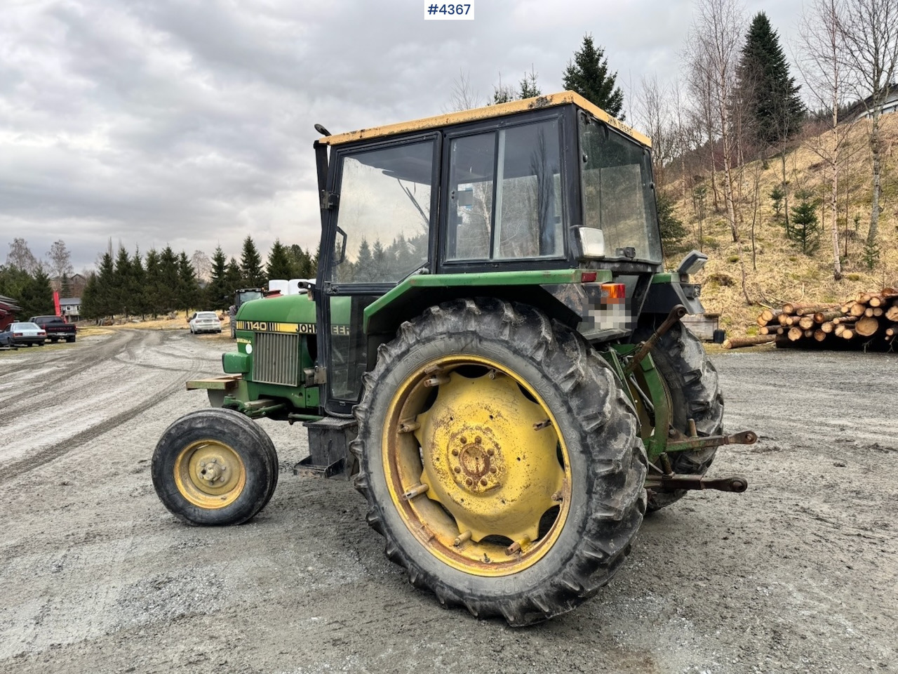 1982 John Deere 1140 4x2 Tractor w/ Twin Wheels and Chains. - Farm tractor: picture 3 1982 John Deere 1140 4x2 Tractor w/ Twin Wheels and Chains. - Farm tractor: picture 3