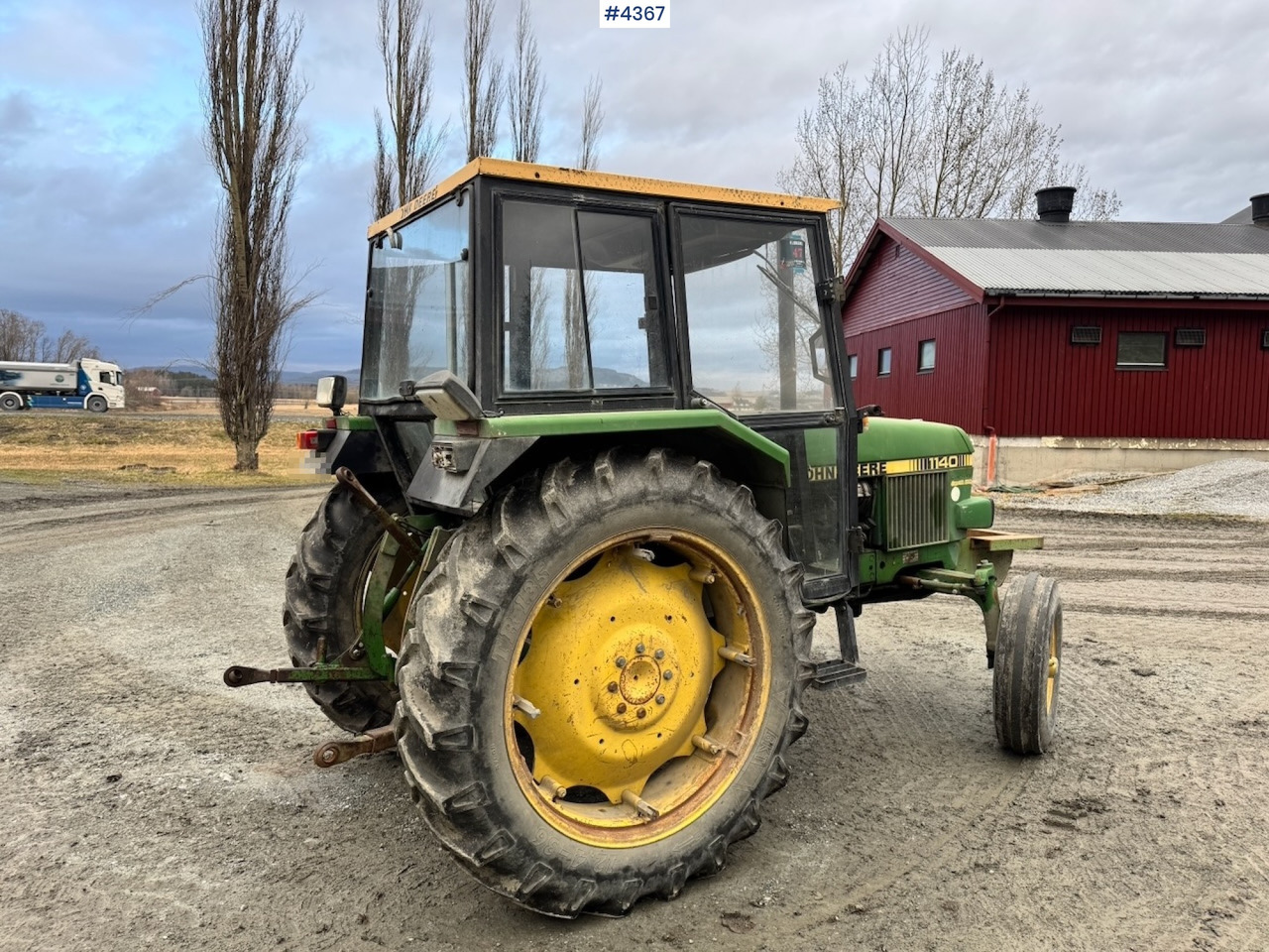 1982 John Deere 1140 4x2 Tractor w/ Twin Wheels and Chains. - Farm tractor: picture 5 1982 John Deere 1140 4x2 Tractor w/ Twin Wheels and Chains. - Farm tractor: picture 5