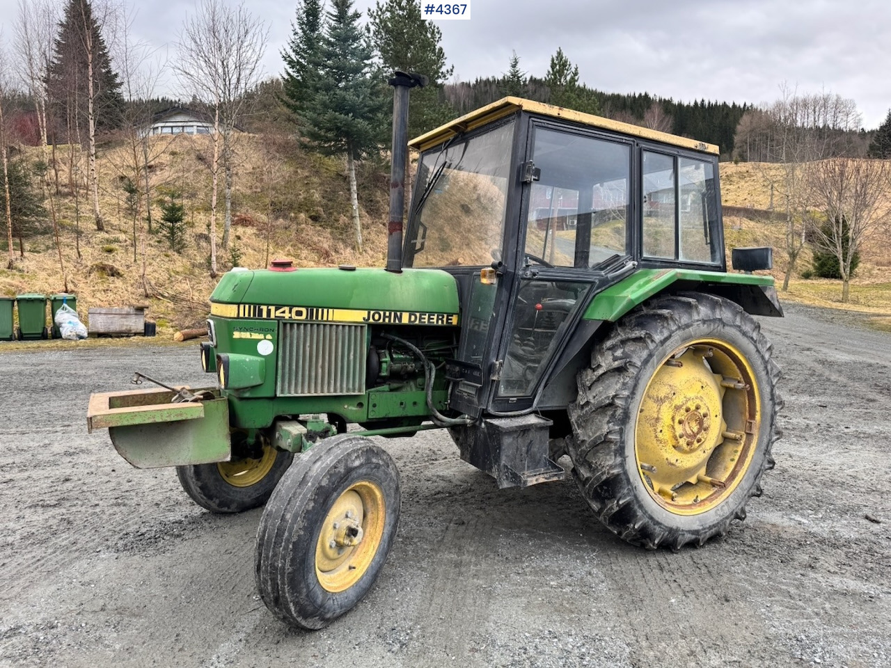 1982 John Deere 1140 4x2 Tractor w/ Twin Wheels and Chains. - Farm tractor: picture 2 1982 John Deere 1140 4x2 Tractor w/ Twin Wheels and Chains. - Farm tractor: picture 2