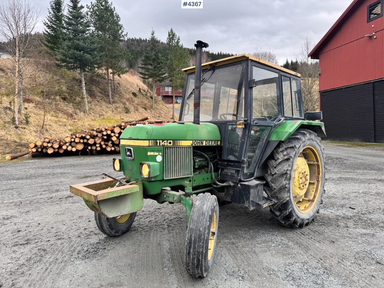 1982 John Deere 1140 4x2 Tractor w/ Twin Wheels and Chains. - Farm tractor: picture 2 1982 John Deere 1140 4x2 Tractor w/ Twin Wheels and Chains. - Farm tractor: picture 2