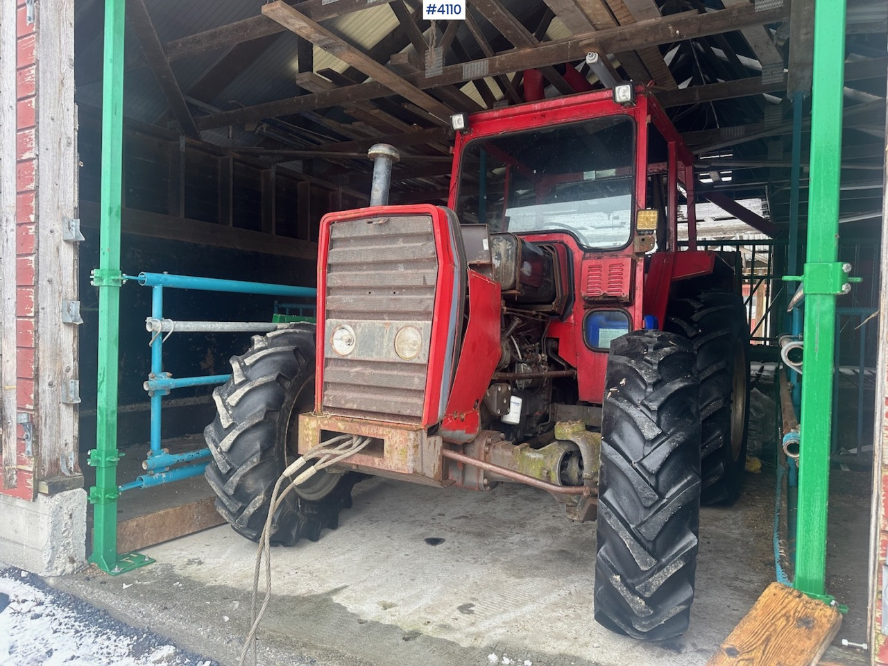 1982 Massey-Ferguson 265 traktor w/ chains, a new radiator is included - Farm tractor: picture 1 1982 Massey-Ferguson 265 traktor w/ chains, a new radiator is included - Farm tractor: picture 1