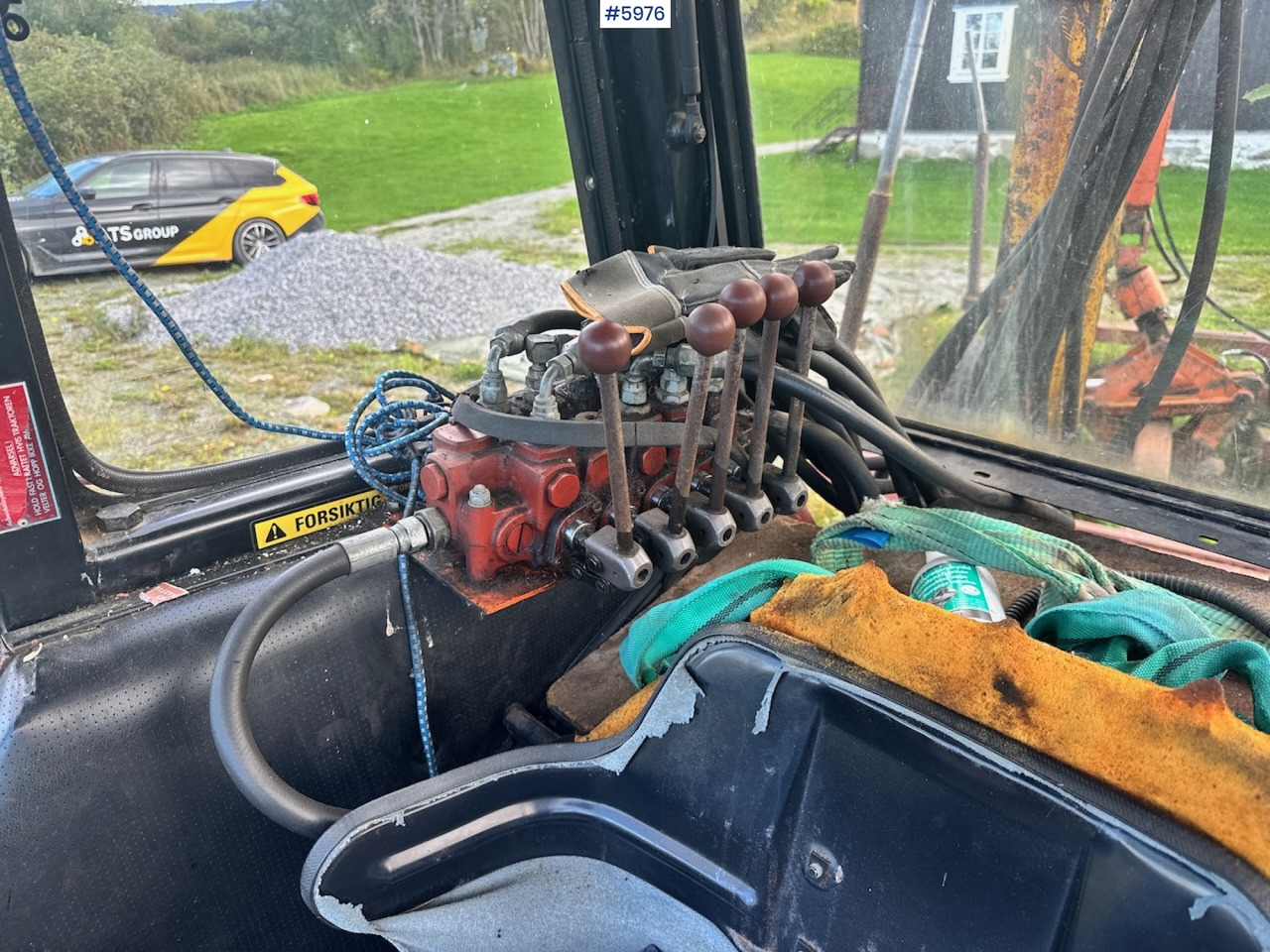 Farm tractor 1985 Case International 685 with Log Trailer: picture 13 Farm tractor 1985 Case International 685 with Log Trailer: picture 13