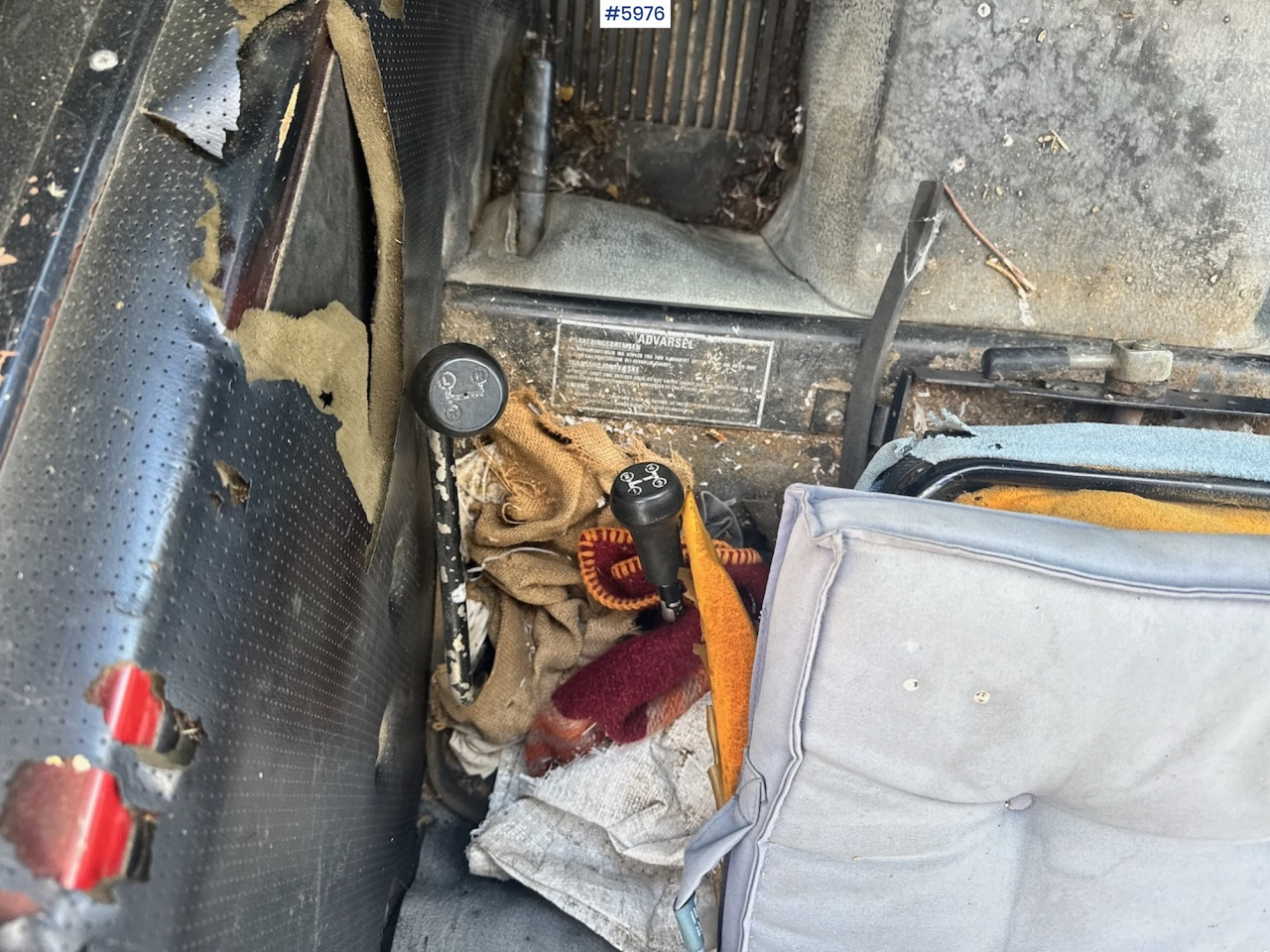 Farm tractor 1985 Case International 685 with Log Trailer: picture 15 Farm tractor 1985 Case International 685 with Log Trailer: picture 15