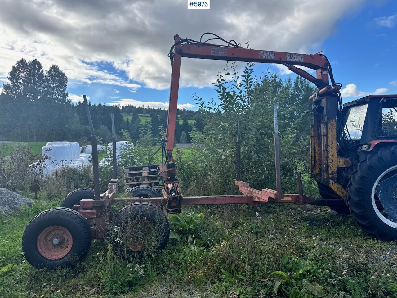 Farm tractor 1985 Case International 685 with Log Trailer: picture 18 Farm tractor 1985 Case International 685 with Log Trailer: picture 18