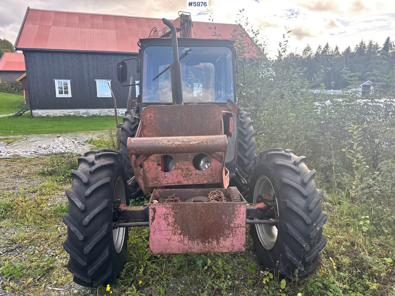 Farm tractor 1985 Case International 685 with Log Trailer: picture 6 Farm tractor 1985 Case International 685 with Log Trailer: picture 6