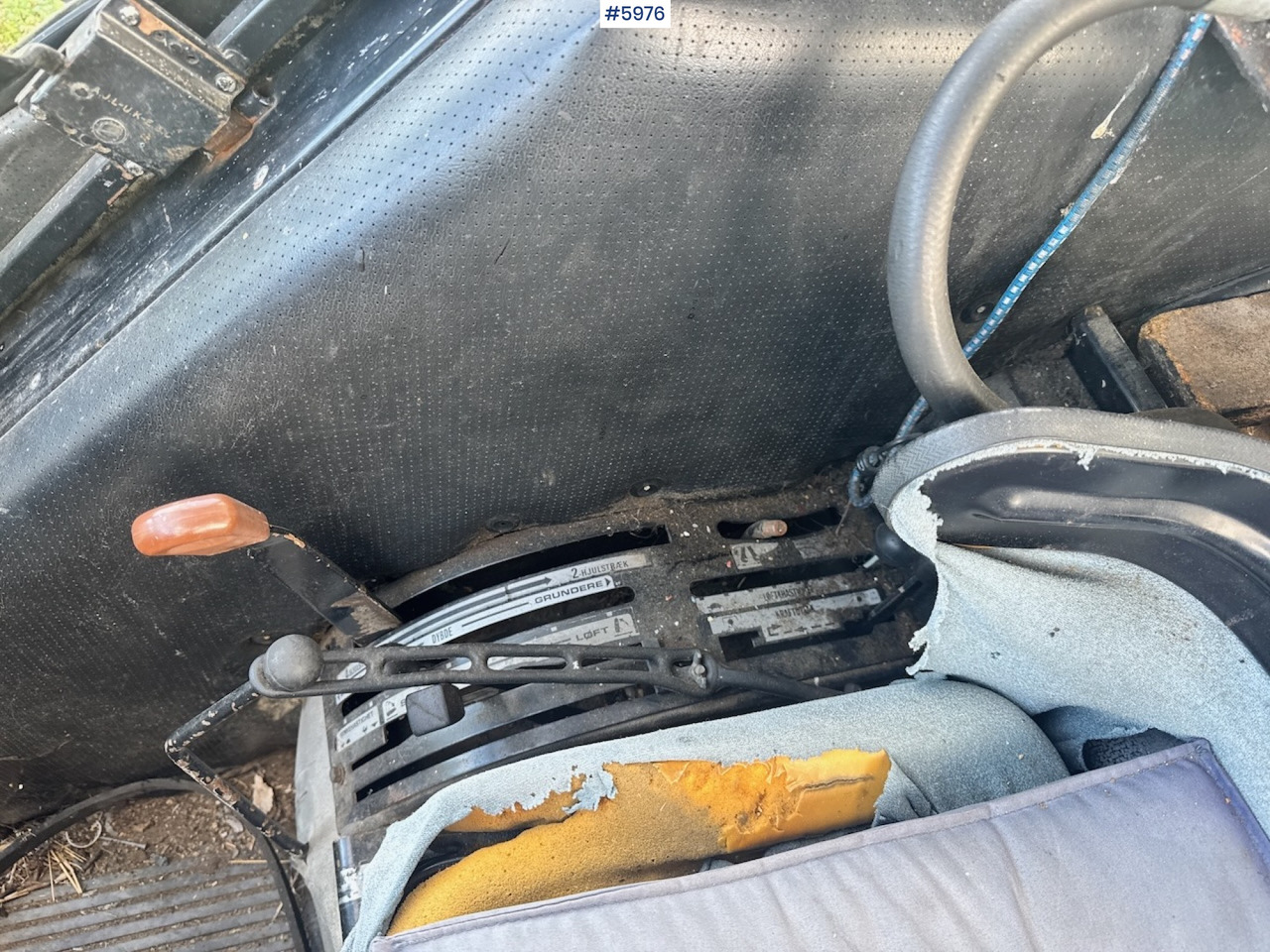 Farm tractor 1985 Case International 685 with Log Trailer: picture 12 Farm tractor 1985 Case International 685 with Log Trailer: picture 12