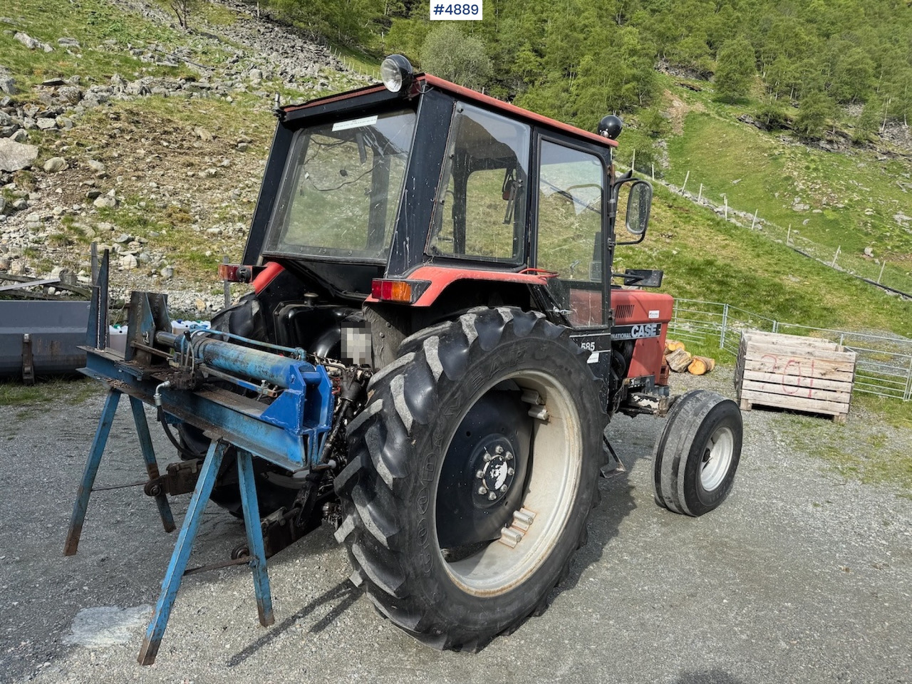 1986 Case International 585 - Farm tractor: picture 5 1986 Case International 585 - Farm tractor: picture 5