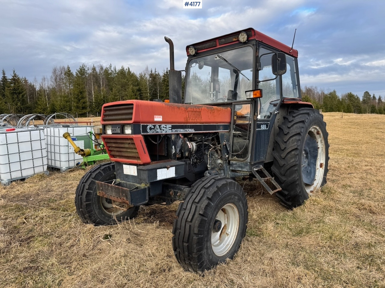 1986 Case International 685 4x2 - Farm tractor: picture 3 1986 Case International 685 4x2 - Farm tractor: picture 3