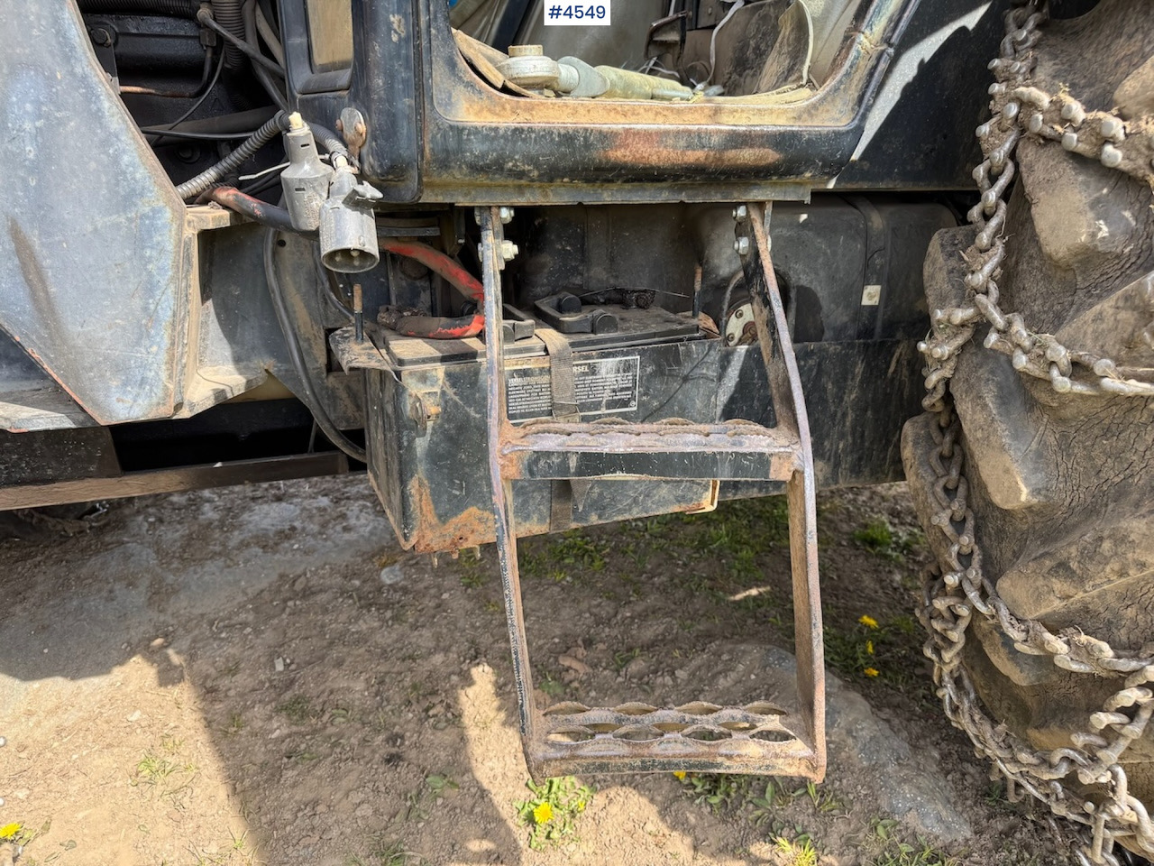 1987 Case 685 XL w/front loader and some equipment. - Farm tractor: picture 3 1987 Case 685 XL w/front loader and some equipment. - Farm tractor: picture 3