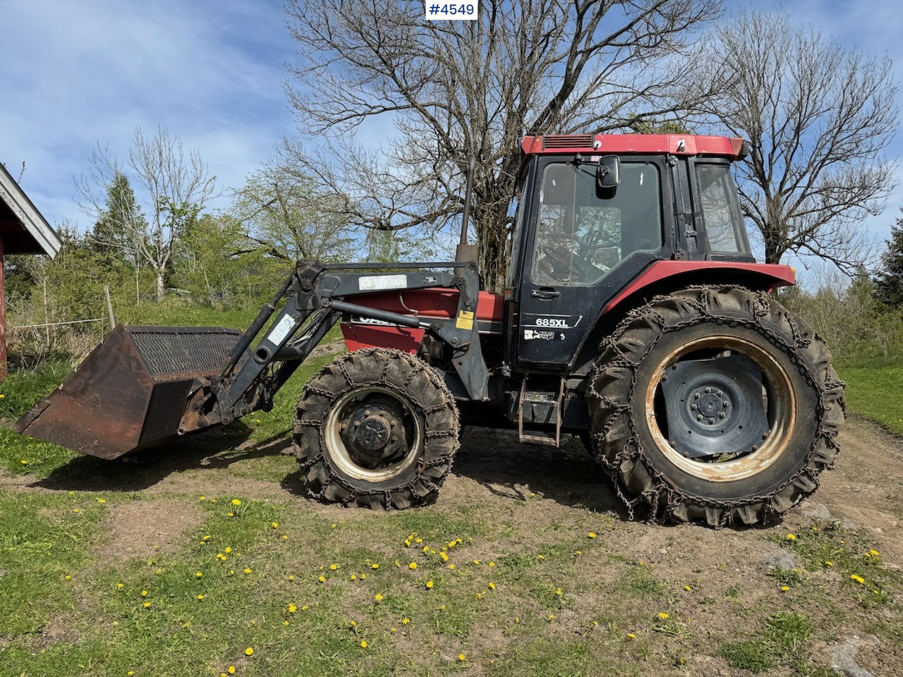 1987 Case 685 XL w/front loader and some equipment. - Farm tractor: picture 1 1987 Case 685 XL w/front loader and some equipment. - Farm tractor: picture 1