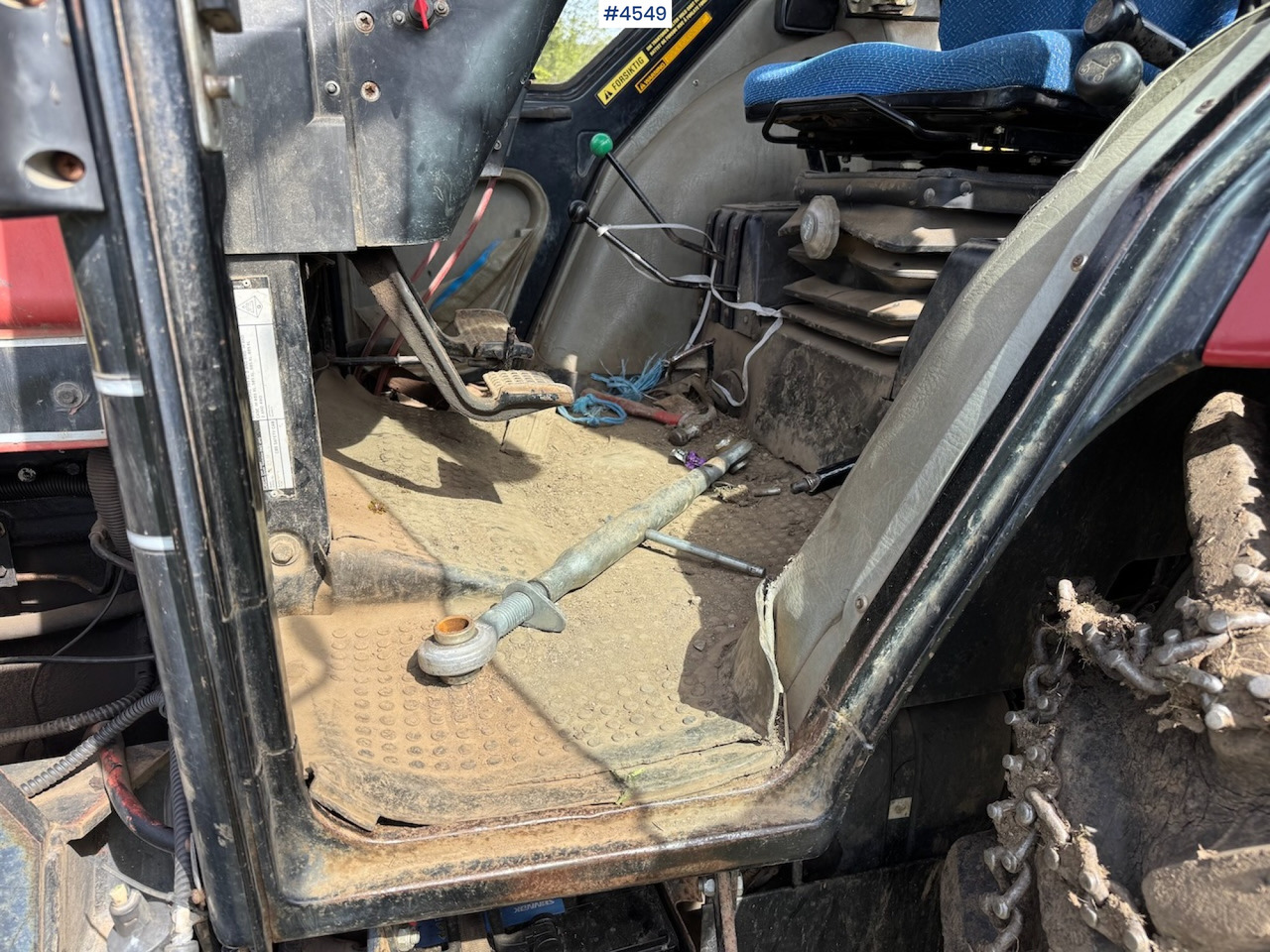 1987 Case 685 XL w/front loader and some equipment. - Farm tractor: picture 4 1987 Case 685 XL w/front loader and some equipment. - Farm tractor: picture 4