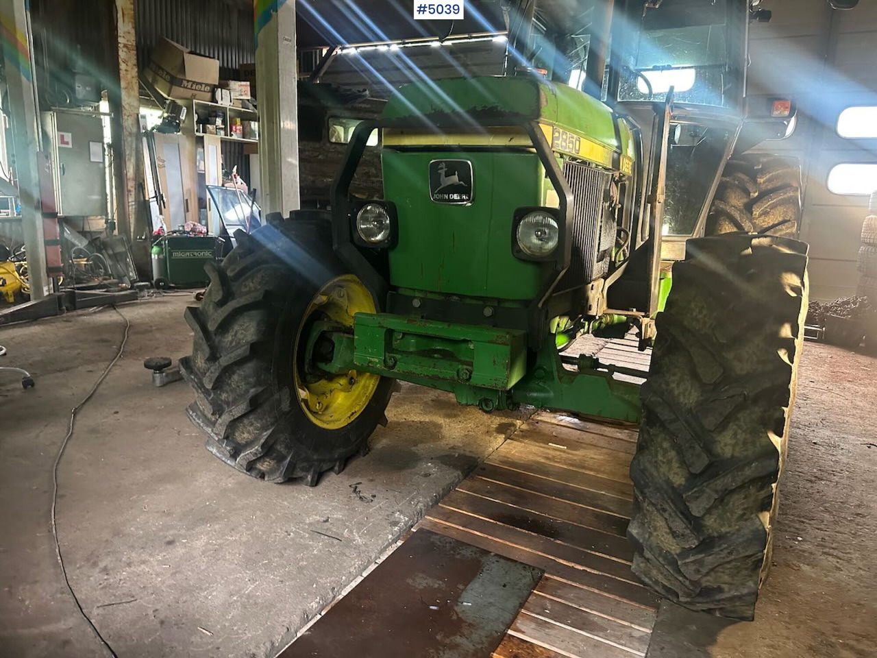1987 John Deere 2850 Synchron w/ front loader - Farm tractor: picture 2 1987 John Deere 2850 Synchron w/ front loader - Farm tractor: picture 2