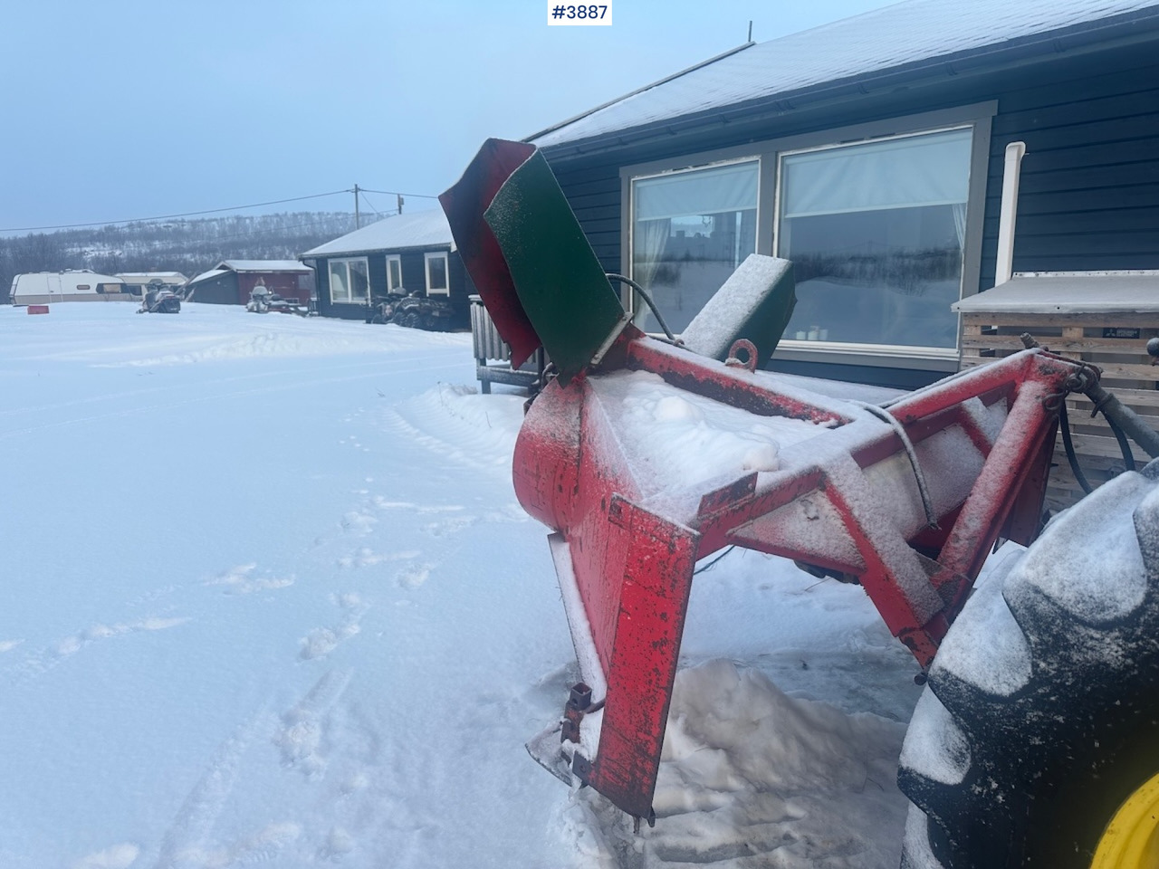 Farm tractor 1987 John Deere Power Synchron 2450 4x4 w/ Quicke 4300 front loader, snow blower and gravel bucket. WATCH VIDEO.: picture 17