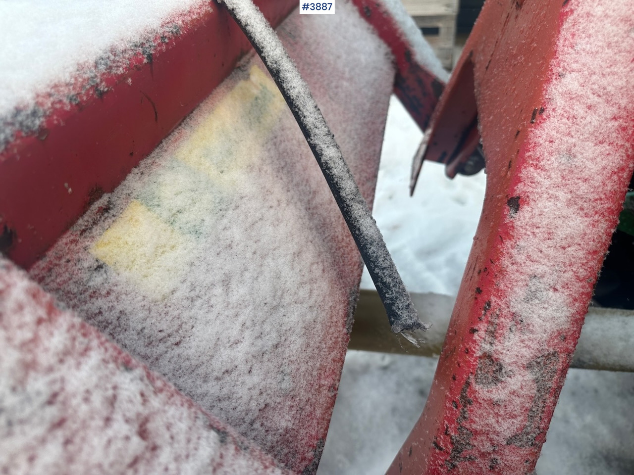 Farm tractor 1987 John Deere Power Synchron 2450 4x4 w/ Quicke 4300 front loader, snow blower and gravel bucket. WATCH VIDEO.: picture 20