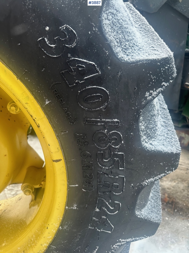 Farm tractor 1987 John Deere Power Synchron 2450 4x4 w/ Quicke 4300 front loader, snow blower and gravel bucket. WATCH VIDEO.: picture 8