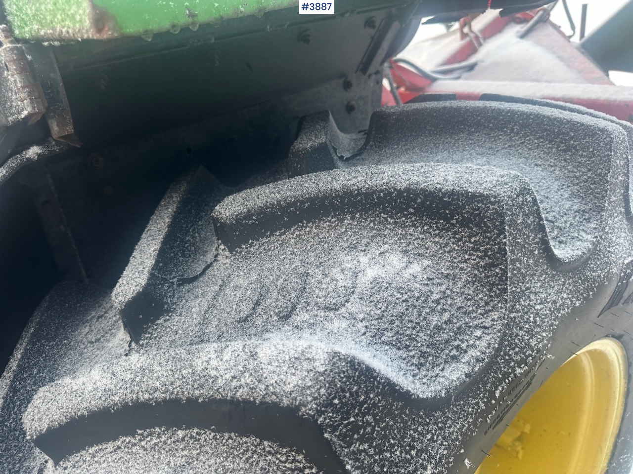 Farm tractor 1987 John Deere Power Synchron 2450 4x4 w/ Quicke 4300 front loader, snow blower and gravel bucket. WATCH VIDEO.: picture 9