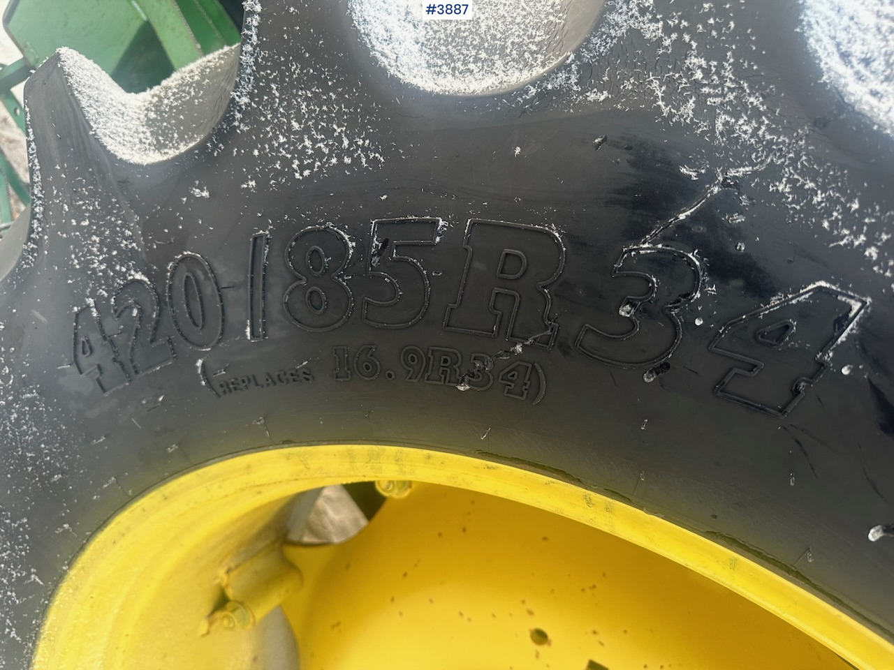 Farm tractor 1987 John Deere Power Synchron 2450 4x4 w/ Quicke 4300 front loader, snow blower and gravel bucket. WATCH VIDEO.: picture 10