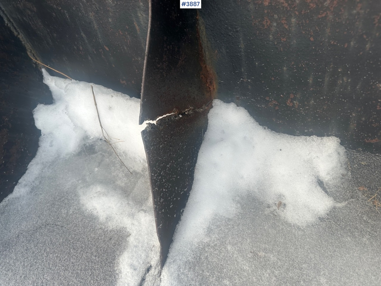 Farm tractor 1987 John Deere Power Synchron 2450 4x4 w/ Quicke 4300 front loader, snow blower and gravel bucket. WATCH VIDEO.: picture 12