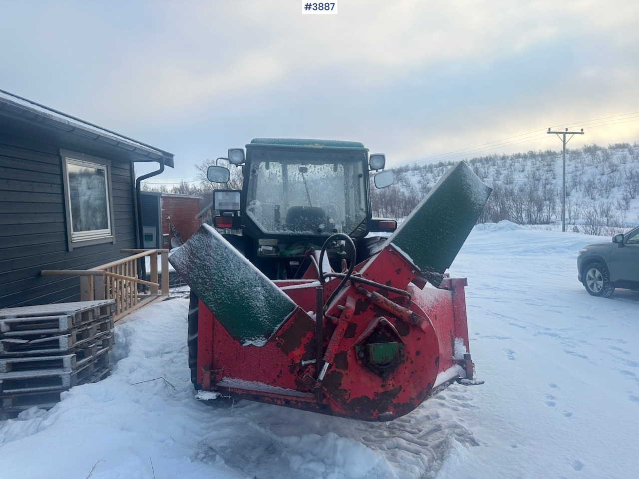 1987 John Deere Power Synchron 2450 4x4 w/ Quicke 4300 front loader, snow blower and gravel bucket. WATCH VIDEO. - Farm tractor: picture 4 1987 John Deere Power Synchron 2450 4x4 w/ Quicke 4300 front loader, snow blower and gravel bucket. WATCH VIDEO. - Farm tractor: picture 4
