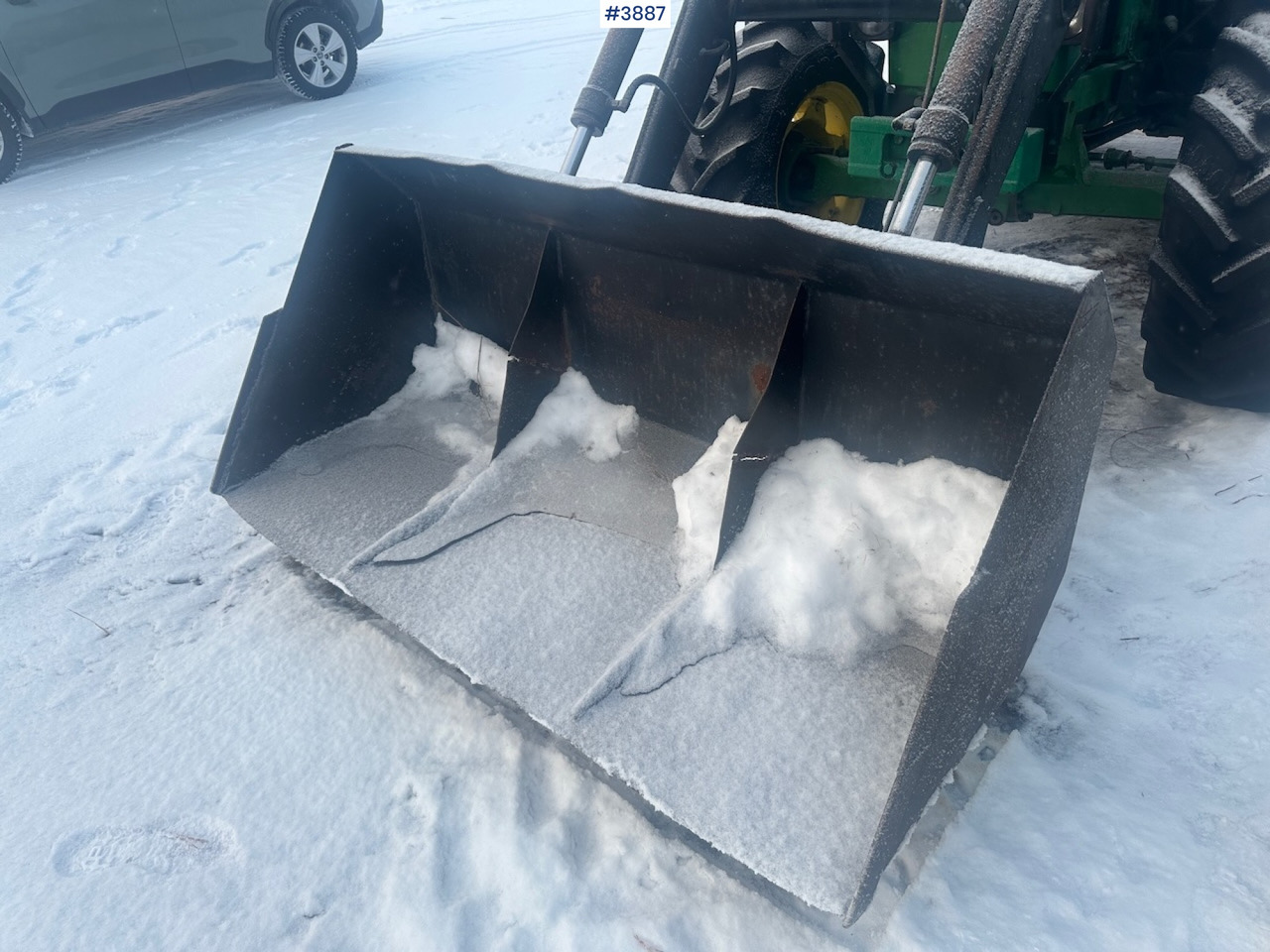 Farm tractor 1987 John Deere Power Synchron 2450 4x4 w/ Quicke 4300 front loader, snow blower and gravel bucket. WATCH VIDEO.: picture 11