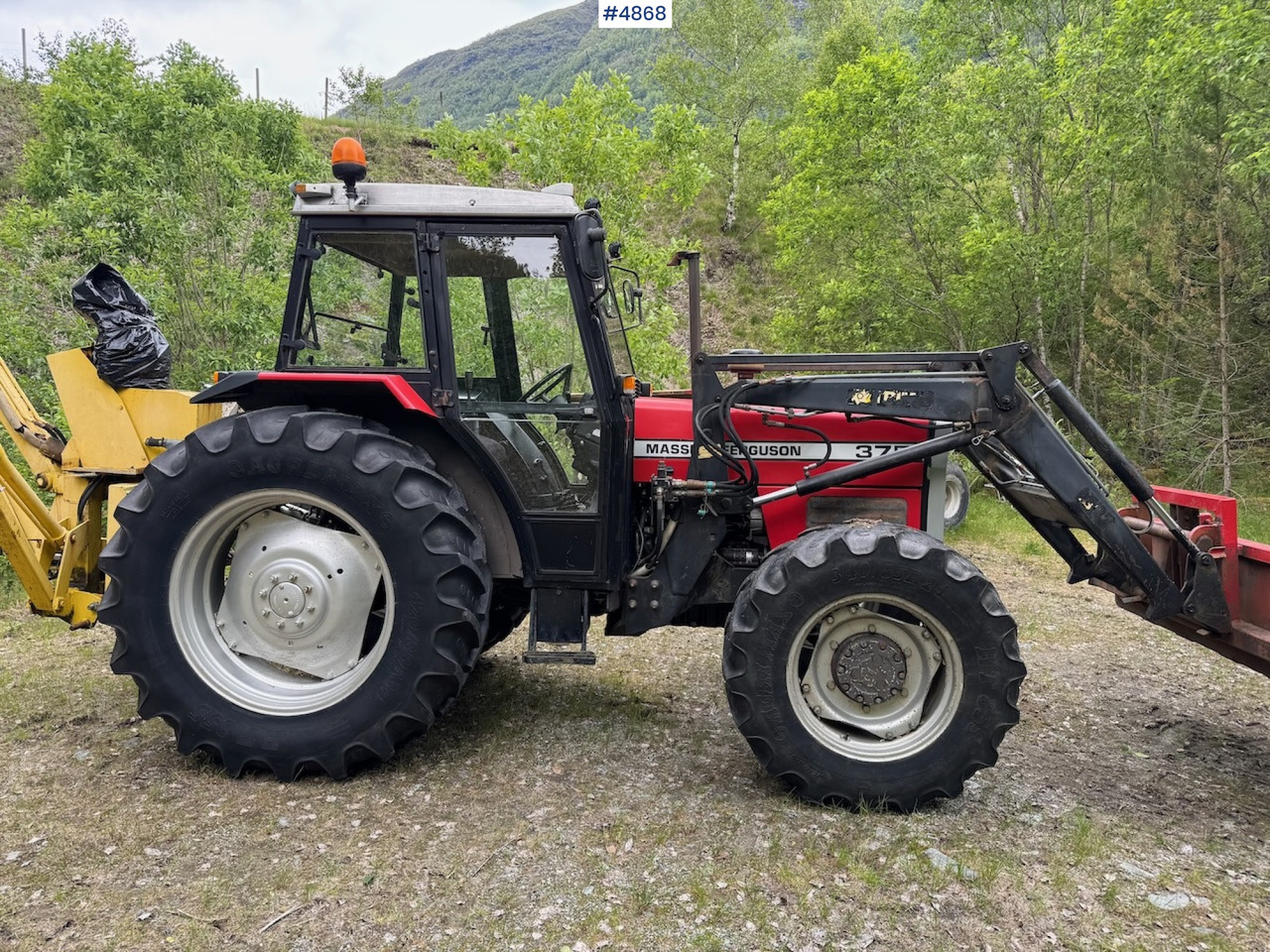 1988 Massey Ferguson 375 w/front loader - Farm tractor: picture 1 1988 Massey Ferguson 375 w/front loader - Farm tractor: picture 1