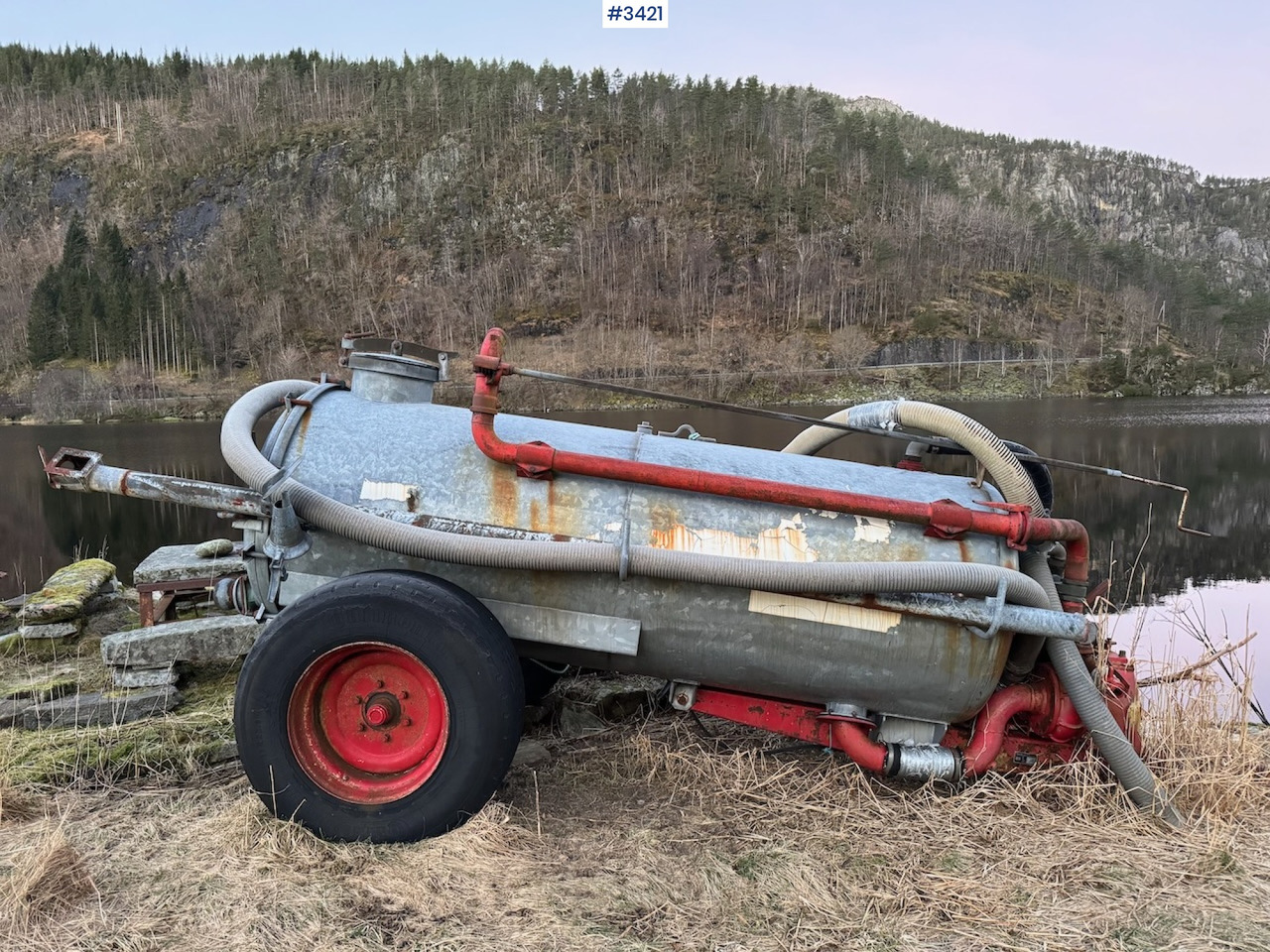 1990 Record Vacuum truck w/cannon - Hay and forage equipment: picture 1 1990 Record Vacuum truck w/cannon - Hay and forage equipment: picture 1