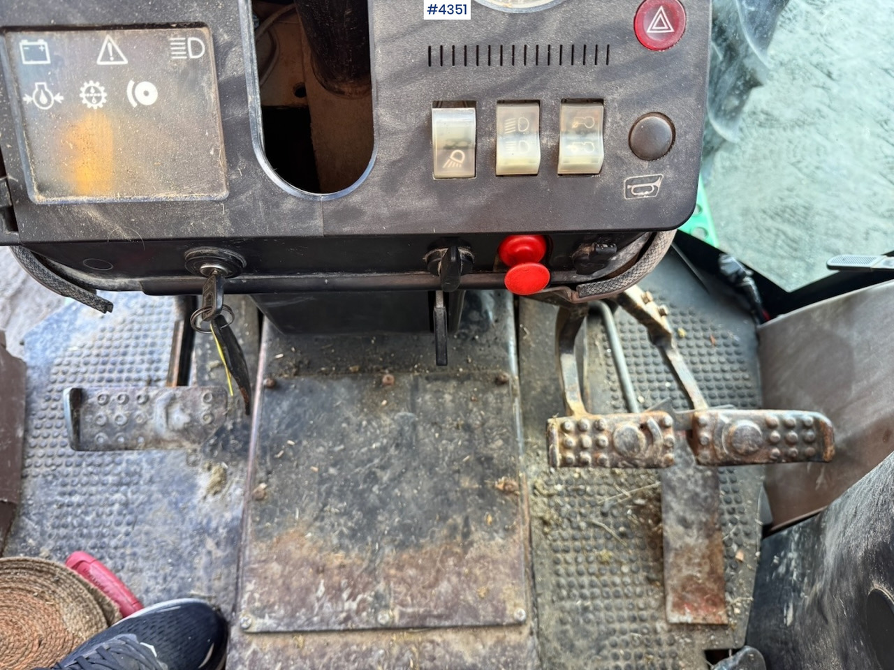 Farm tractor 1991 John Deere 2850 4x4 Synchron w/ front hydraulics.: picture 18