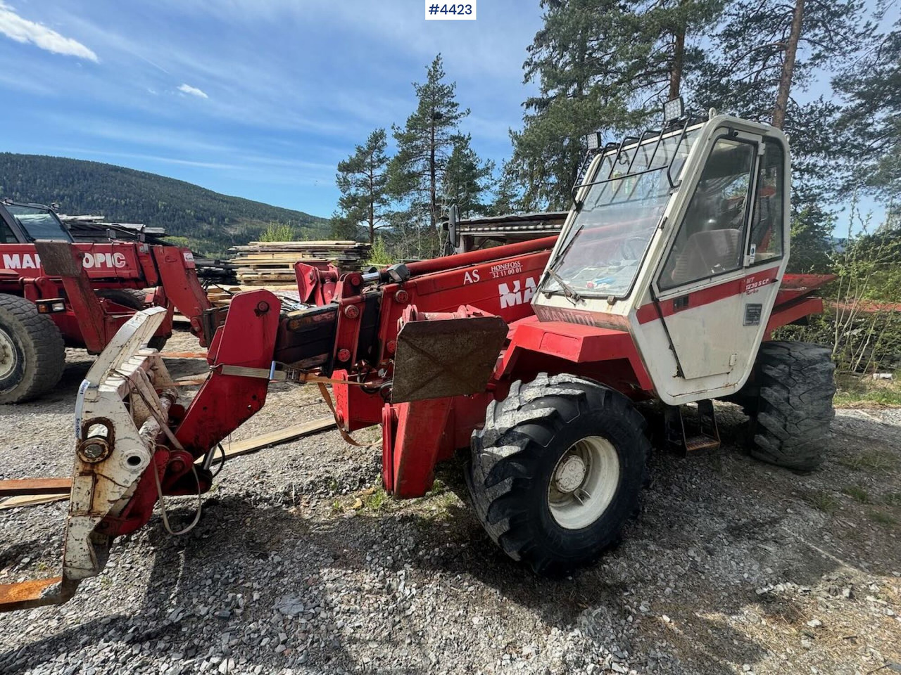 1992 Manitou MT1230 Telescopic forklift w/ pallet forks. Rep. object. - Forklift: picture 5 1992 Manitou MT1230 Telescopic forklift w/ pallet forks. Rep. object. - Forklift: picture 5