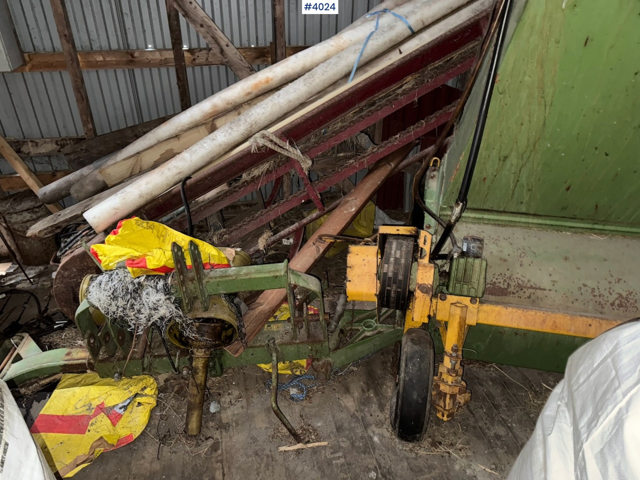 1994 Serigstad 35 harvester with tractor part - Hay and forage equipment: picture 2 1994 Serigstad 35 harvester with tractor part - Hay and forage equipment: picture 2