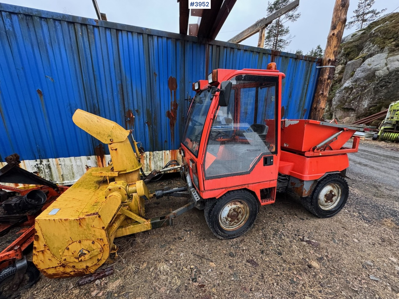 1996 Holder 240 with some equipment - Farm tractor: picture 1 1996 Holder 240 with some equipment - Farm tractor: picture 1