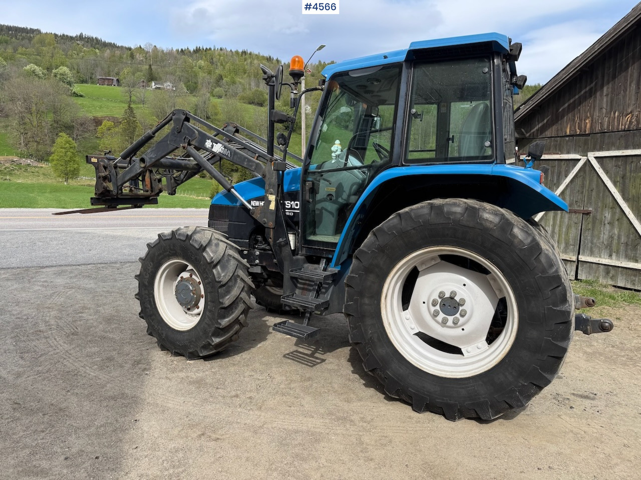 1998 New Holland TS 100 w/front loader and some equipment - Farm tractor: picture 2 1998 New Holland TS 100 w/front loader and some equipment - Farm tractor: picture 2