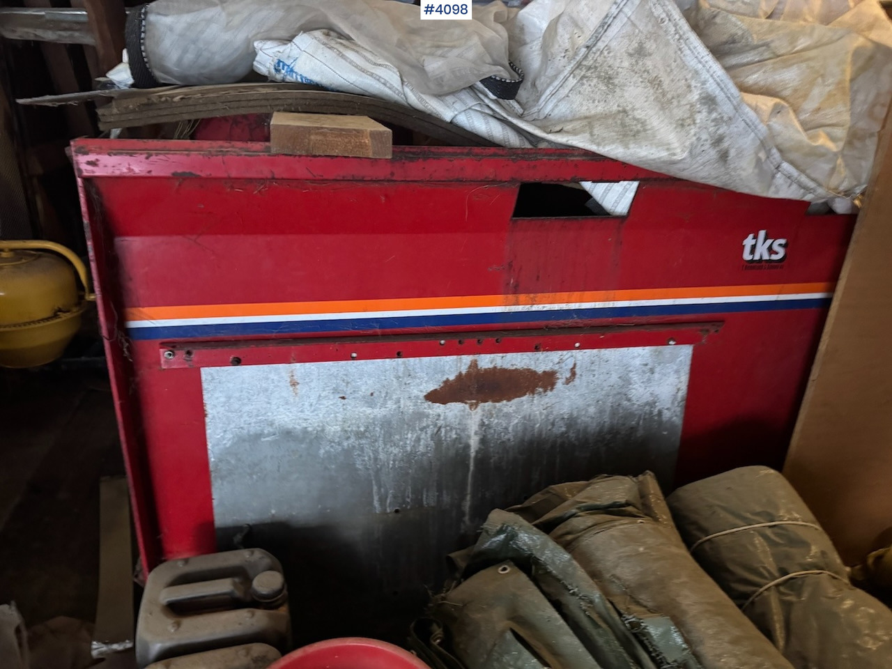 1998 TKS R-150 round bale spreader - Hay and forage equipment: picture 4 1998 TKS R-150 round bale spreader - Hay and forage equipment: picture 4