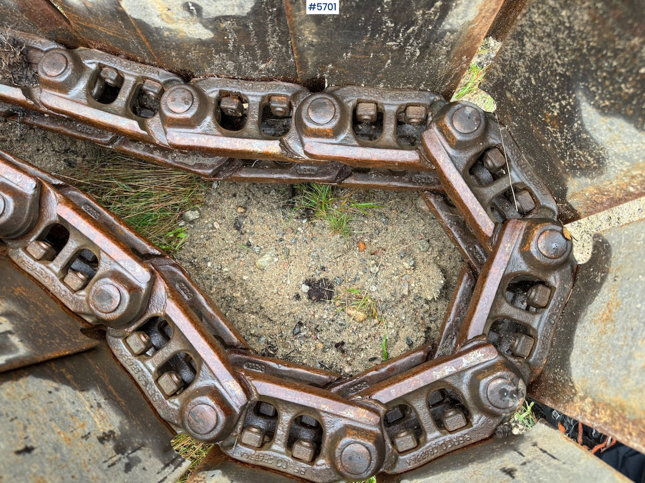 2 Excavator belts - Track for Excavator: picture 3 2 Excavator belts - Track for Excavator: picture 3