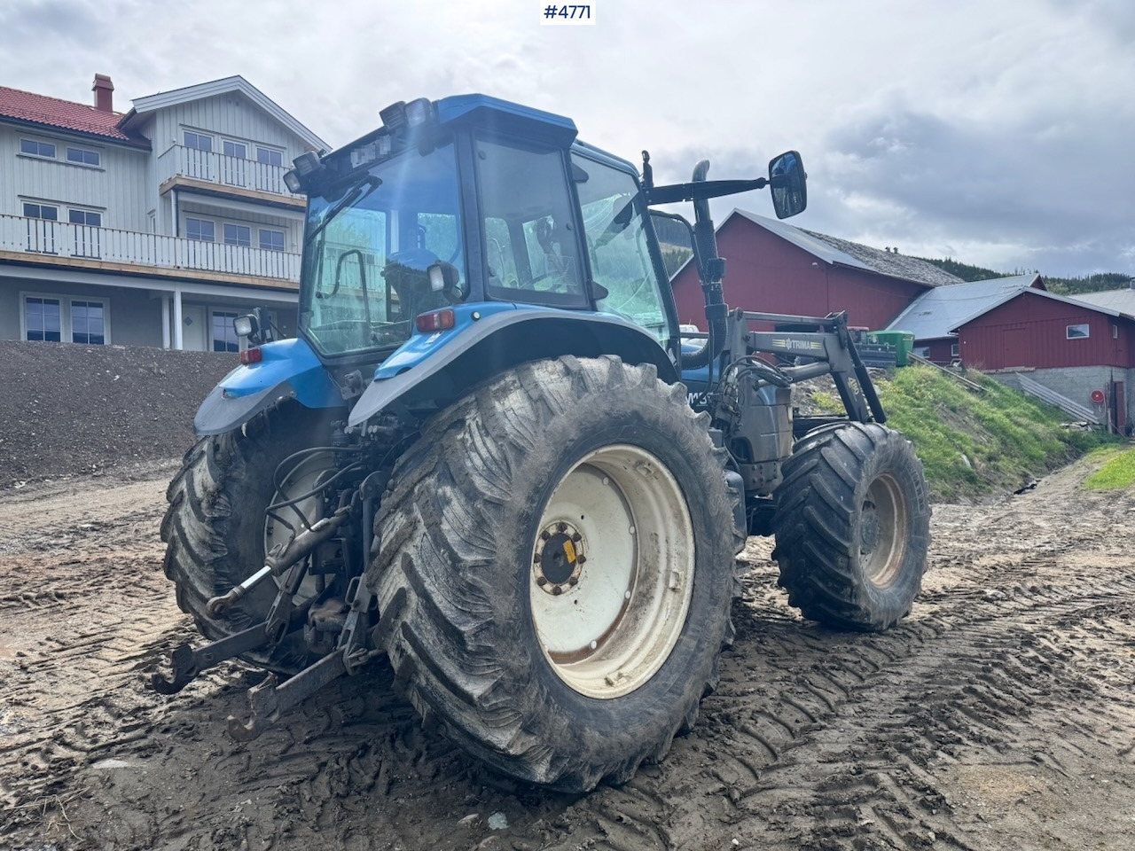 2000 New Holland TM135 4x4 w/ Front loader - Farm tractor: picture 5 2000 New Holland TM135 4x4 w/ Front loader - Farm tractor: picture 5