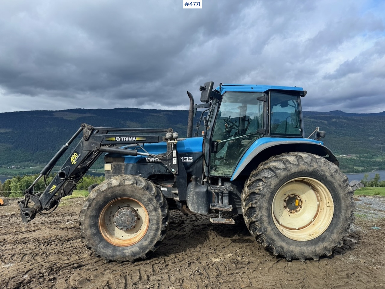2000 New Holland TM135 4x4 w/ Front loader - Farm tractor: picture 2 2000 New Holland TM135 4x4 w/ Front loader - Farm tractor: picture 2
